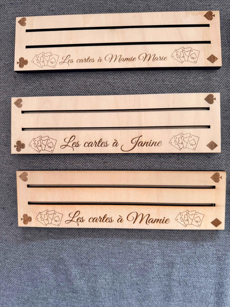 Support de Cartes à Jouer Personnalisé – Ajoutez une Touche Unique avec Votre Prénom Gravé - Douce gravure