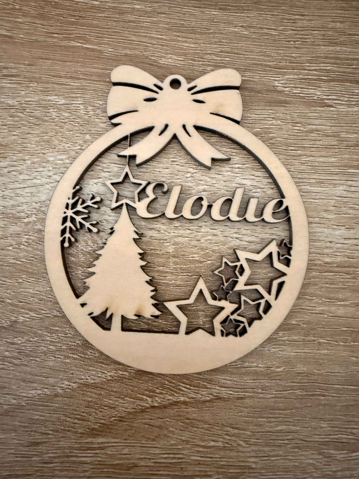 Boule de Noël personnalisée avec prénom – 4 modèles